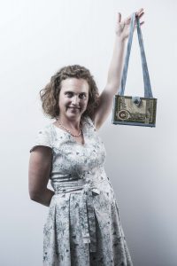 Bernadette Hartl Bernanderl Upcycling Buchhandtaschen
