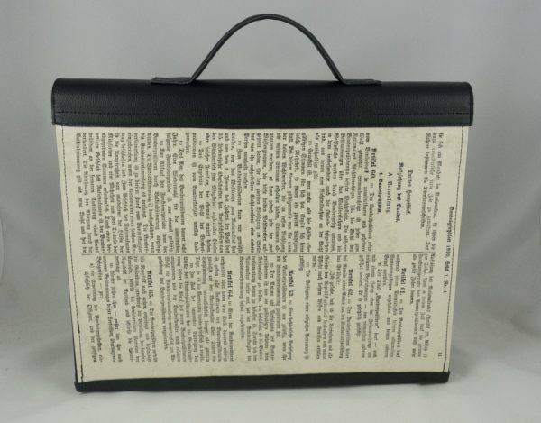 Aktentasche aus einer Kopfie des Bundesverfassungsgesetzblattes aus dem Jahr 1920
