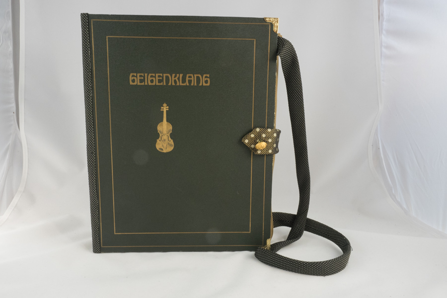 Große Tasche aus dem Buch "Geigenklang" in Dunkelgrün