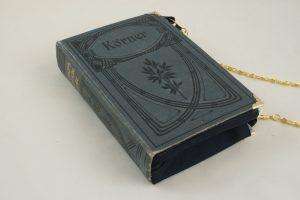 Clutch aus einem Sammelband von Köner in blau