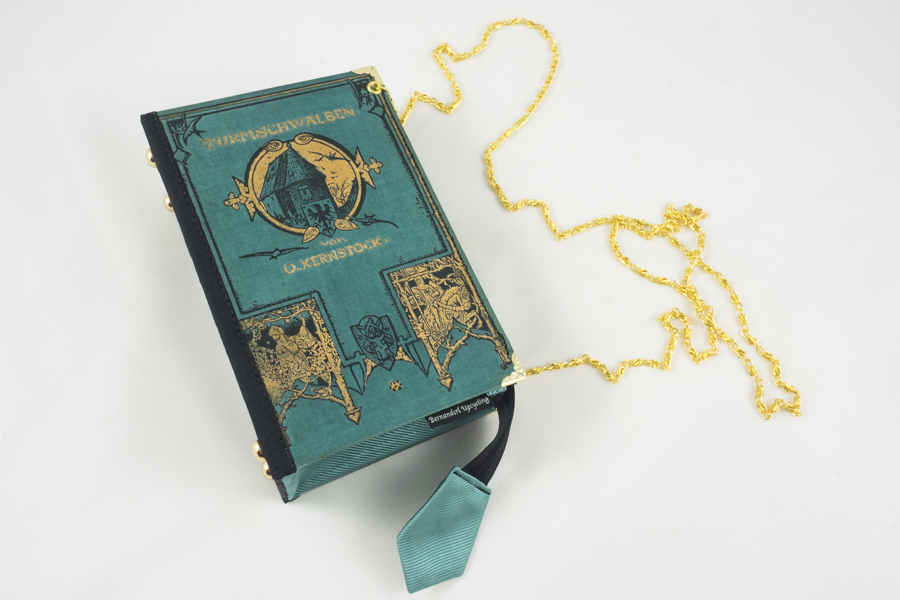 Türkiese Tasche, Clutch aus dem Buch "Turmschwalben" von Kernstock, reichliche Goldprägungen