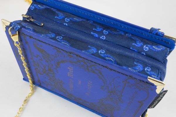 Tasche aus einem Schiller-Band in blitzblau kombiniert mit einer dazupassenden Krawatte