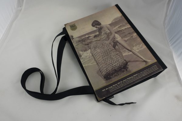 Sehr große Tasche aus dem Magazin "Film und Frau" der 1950er Jahre