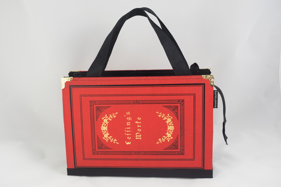 Tasche aus einem Band von Lessing in rot kombiniert mit schwarz