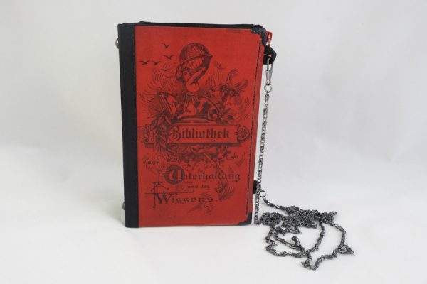 Tasche aus einem Band der Serie "Bibliothek der Unterhaltung und des Wissens" in rot kombiniert mit Schwarz
