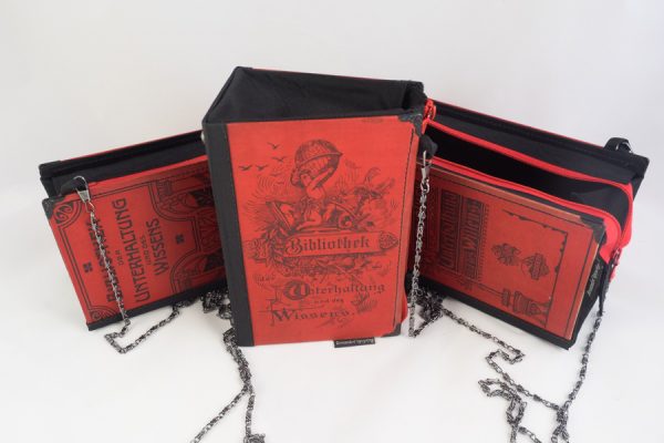 Taschen aus Bänden von "Bibliothek der Unterhaltung und des Wissens" in rot kombiniert mit Schwarz