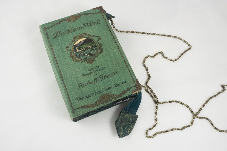Dirndltasche/Clutch aus einem Buch von Rudolf Greinz "Die kleine Welt - Tiroler Dorfgeschichten"