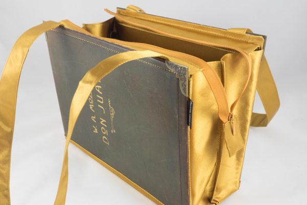 Tasche aus einem Notenbuch von Mozarts "Don Juan"