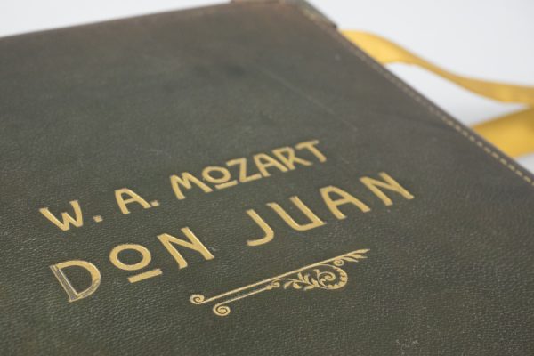 Taschen aus einem Notenbuch von Mozarts "Don Juan"