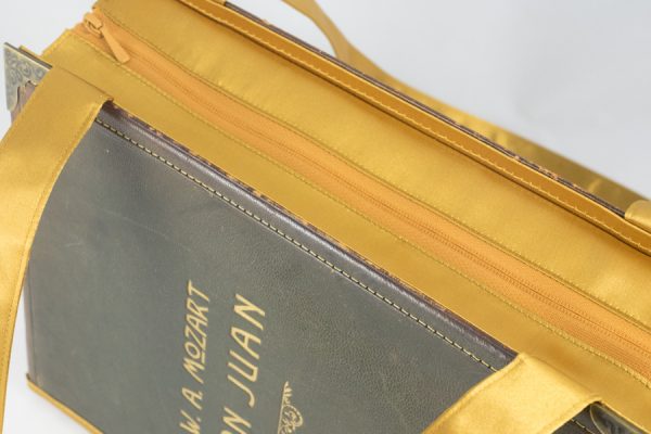 Tasche aus einem Notenbuch von Mozarts "Don Juan"