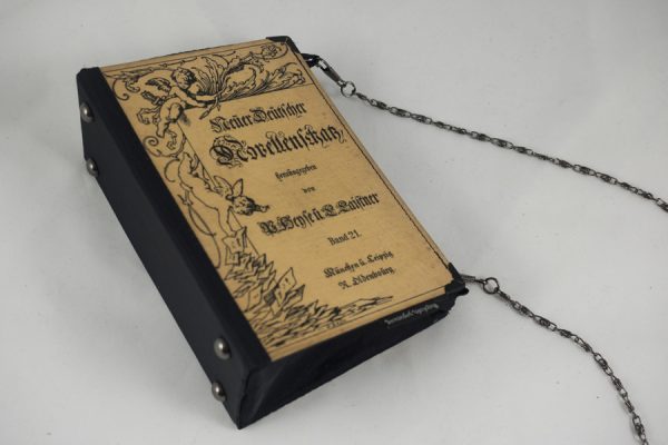 Tasche aus einem Buch "Neuer Deutscher Novellenschatz", beige, kombiniert mit schwarzem Stoff