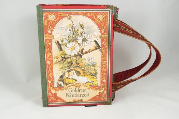 Tasche aus einem Buch "Goldene Kinderzeit" in rot mit Blumen und Frühlingsmotiven kombiniert mit einer roten Krawatte mit Blumen in ähnlichen Farben