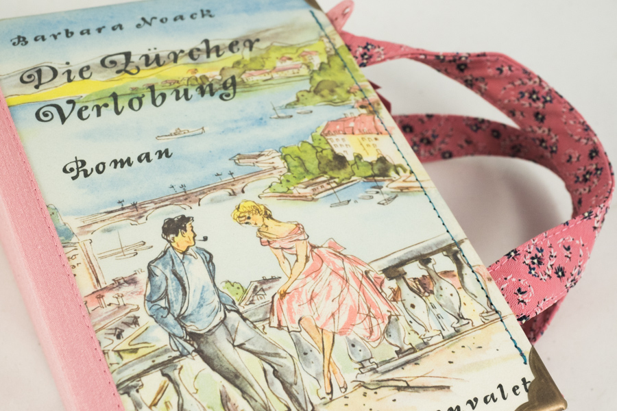 Tasche aus einem Buch "Zürcher Verlobung" in rosa gehalten