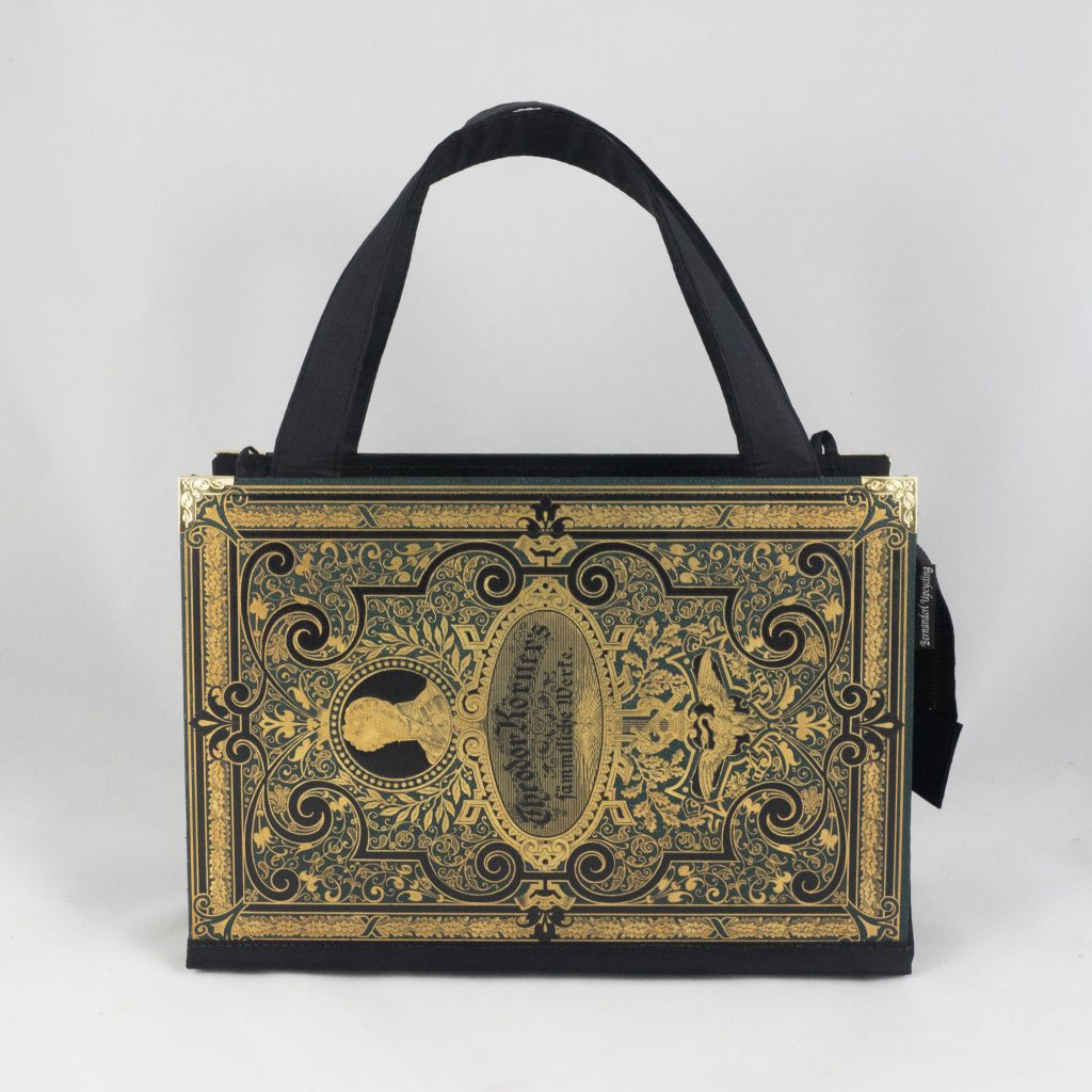 Tasche aus einem alten Theodor Körner Buch mit reichlichen Goldprägungen und Verzierungen kombiniert mit schwarzem Stoff