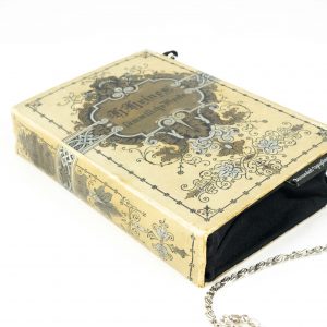 Täschchen aus einem Cover eines Heine-Buches in beige mit reichlichen gold/silber/schwarz-Ornamenten, kombiniert mit schwarzem Stoff