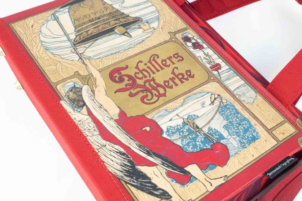 Tasche aus einem Schiller Buch in rot mit weißem Engel, kombiniert mit roter Krawatte und Stoff
