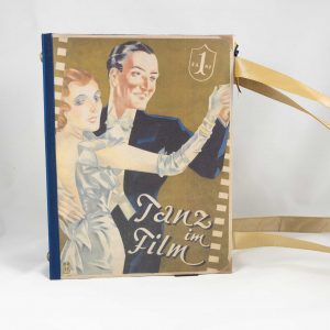 Tasche aus einem Vintage Notenheft "Tanz im Film", das auf dem Cover ein tanzendes Paar zeigt, ca. 30er Jahre, kombiniert mit blauem und beigem Stoff