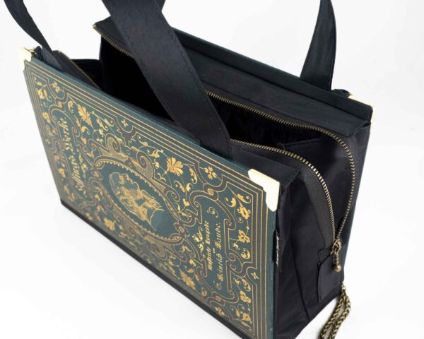 Tasche aus einem Prachtband von Lessings Werken in dunkelgrün mit gold/schwarzen Ornamenten und Prägungen kombiniert mit schwarzem Stoff