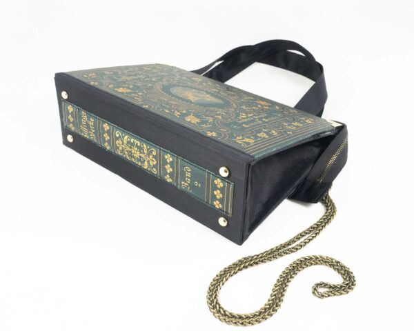 Tasche aus einem Prachtband von Lessings Werken in dunkelgrün mit gold/schwarzen Ornamenten und Prägungen kombiniert mit schwarzem Stoff