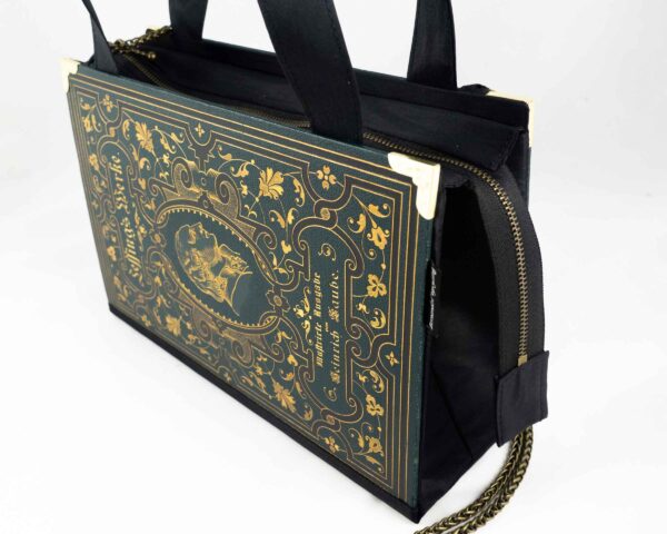 Tasche aus einem Prachtband von Lessings Werken in dunkelgrün mit gold/schwarzen Ornamenten und Prägungen kombiniert mit schwarzem Stoff