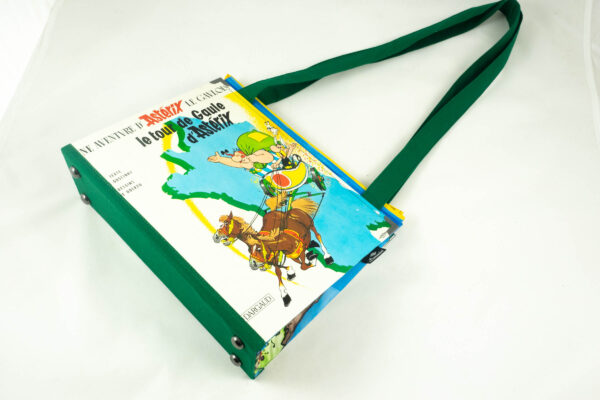 Tasche aus einem Asterix und Obelix Buch kombiniert miit einer selbstbemalten Asterix Krawatte