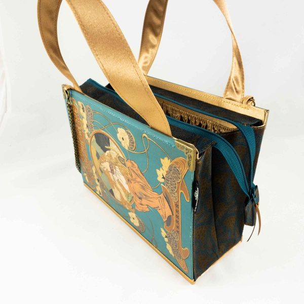 Tasche aus einem Buch "Heines prosaische Werke" mit wunderschön geprägter Illustration am Cover, Hintergrundfarbe türkies, kombiniert mit braun/blau gemusterter Paisley-Krawatte und goldenen Stoffkombinationen