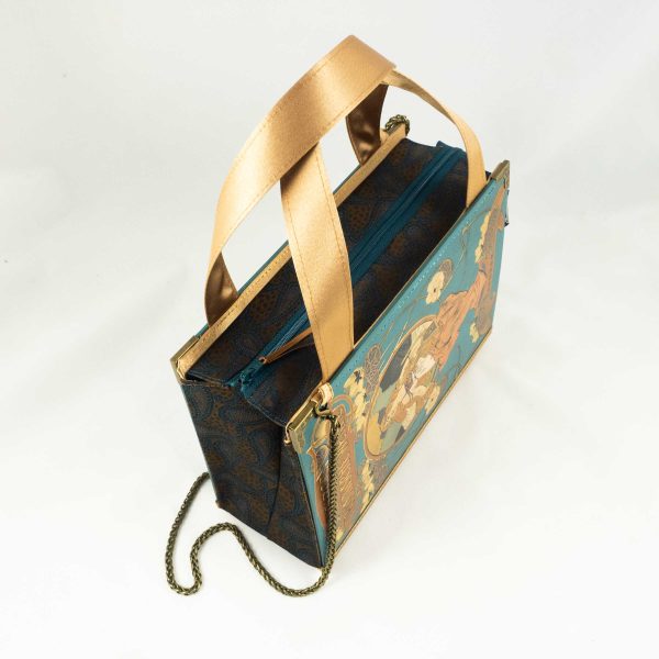 Tasche aus einem Buch "Heines prosaische Werke" mit wunderschön geprägter Illustration am Cover, Hintergrundfarbe türkies, kombiniert mit braun/blau gemusterter Paisley-Krawatte und goldenen Stoffkombinationen
