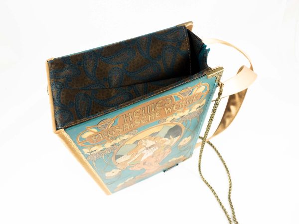 Tasche aus einem Buch "Heines prosaische Werke" mit wunderschön geprägter Illustration am Cover, Hintergrundfarbe türkies, kombiniert mit braun/blau gemusterter Paisley-Krawatte und goldenen Stoffkombinationen