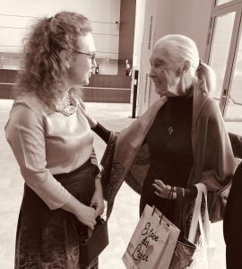 Bernadette Hartl mit Jane Goodall im November 2022