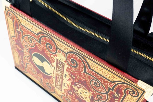 Tasche aus einem alten Buch Lenau's Werke in rot mit gold/schwarzen Prägungen und Verzierungen kombiniert mit schwarzem Stoff