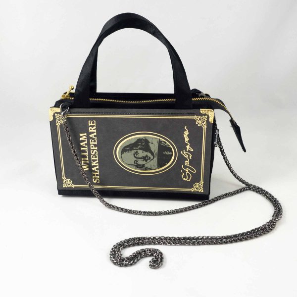 Tasche aus einem Shakespeare Buch in schwarz mit Goldschrift kombiniert mit schwarzem Stoff