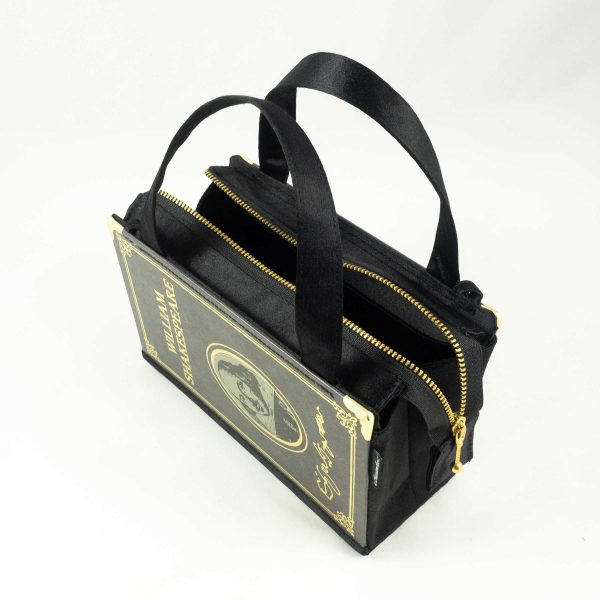 Tasche aus einem Shakespeare Buch in schwarz mit Goldschrift kombiniert mit schwarzem Stoff