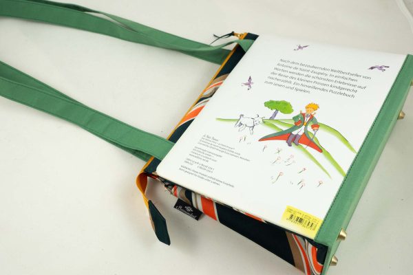 Tasche aus einem Kinder-Puzzlebuch von Der kleine Prinz kombiniert mit einer Krawatte und langen Henkeln