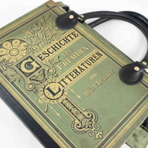 Tasche aus einem Buch der Geschichte über die fremden Literaturen in grün mit schönen Gold/Schwarzen Ornamenten und Prägungen am Cover kombiniert mit grünem und schwarzem Satinstoff, Lederhenkel