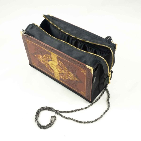 Tasche aus einem Buch von Grillparzer in braun mit schönen Gold/schwarzen Prägungen und Ornamenten am Cover, Grillparzer-Kopf, kombiniert mit schwarzem Satinstoff