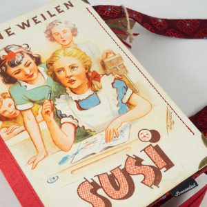 Tasche aus einem Kinderbuch "Susi" kombiniert mit einer rote gemusterten Krawatte, der auch als Henkel dient.