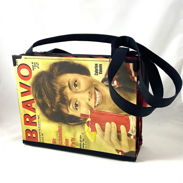 Tasche aus einem alten BRAVO Magazin aus 1964 mit Caterina Valente am Cover