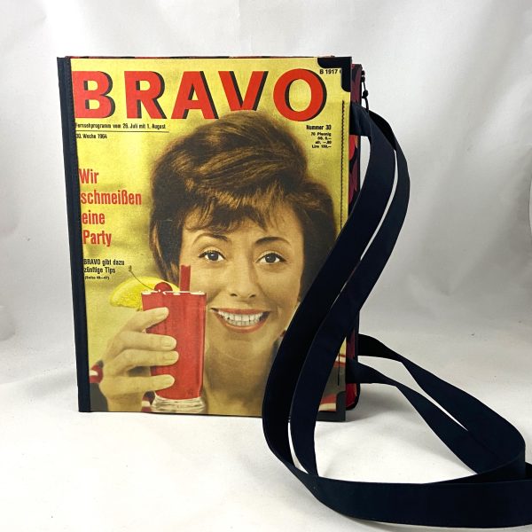 Tasche aus einem alten BRAVO Magazin aus 1964 mit Caterina Valente am Cover