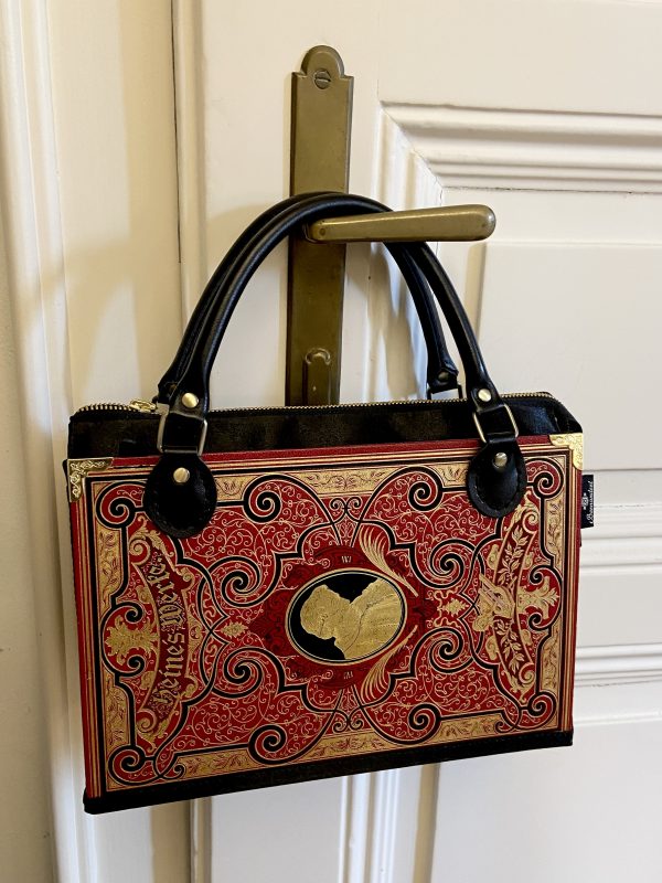 Tasche aus einem Prachteinband eines alten Heine's Werke Buch in rot mit sehr vielen goldenen Verzierungen und Prägungen, kombiniert mit schwarzem Satinstoff